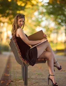 usha 22 year female call girls in Surat